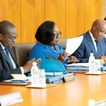 1877 fonctionnaires suspendus car absents ou non contrôlés.&nbsp;